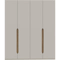 Der Kleiderschrank nimmt mit 177.5 cm Gestalt an