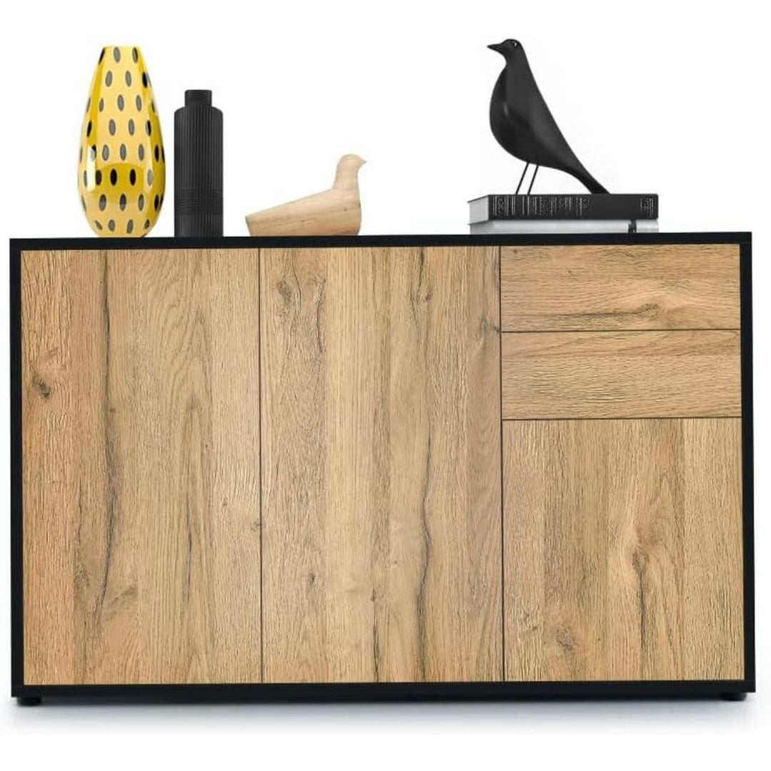 3 Tueren und matte Oberflaechen an dem Sideboard