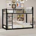 Das Etagenbett misst 90 x 190 cm in Schwarz