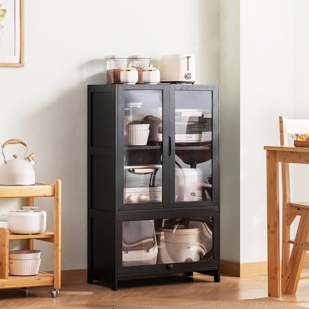 Glastueren praegen das Sideboard aus Bambus