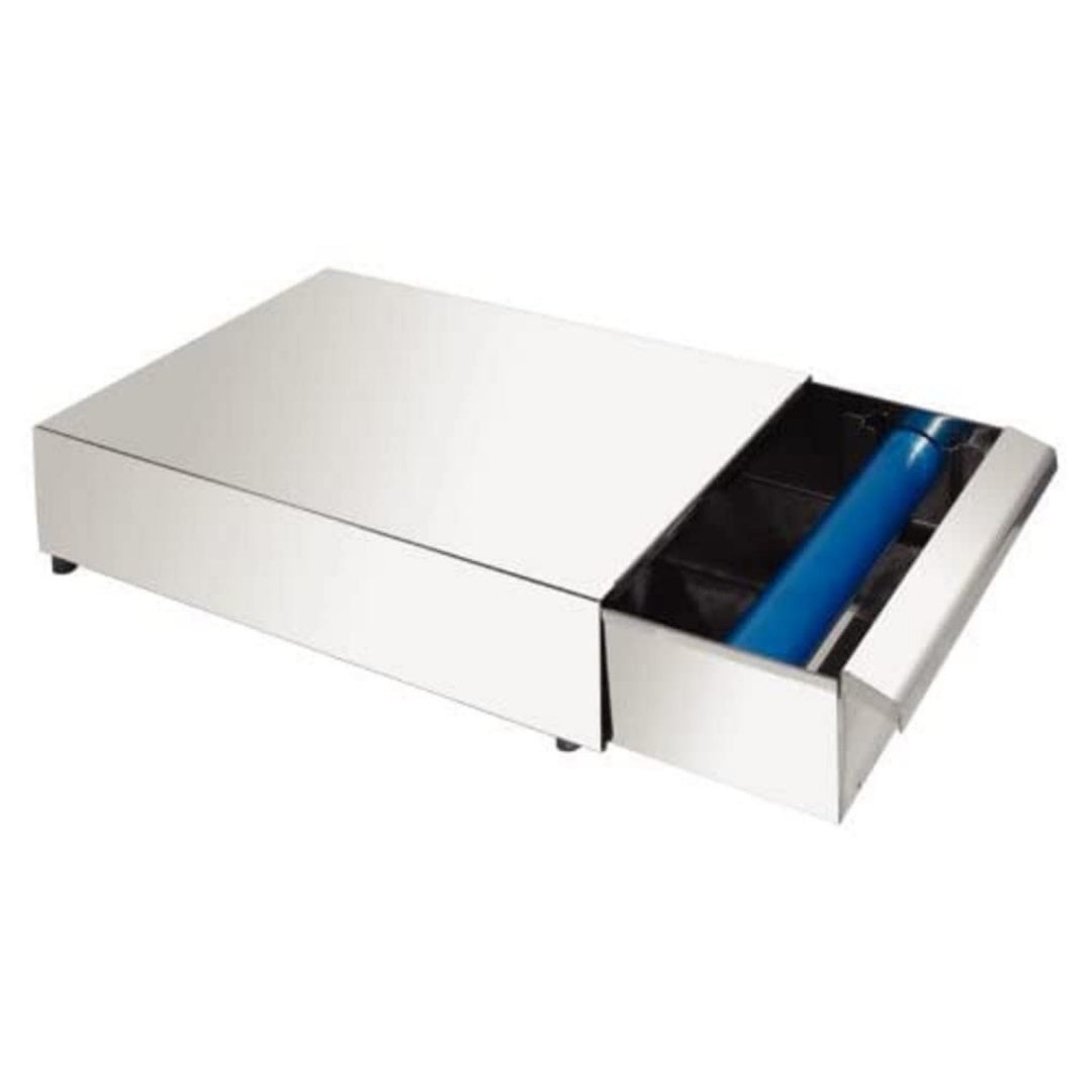 Das Sideboard zeigt sich in Silber