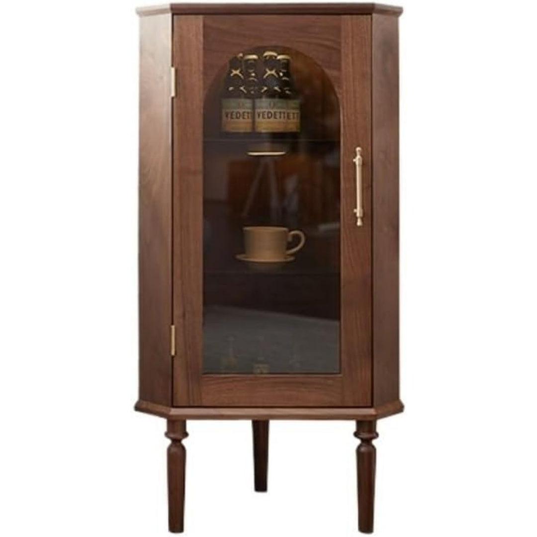 Das Sideboard setzt auf eine Farbgebung in Schwarz und Nussbaumbraun