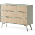 Das Sideboard zeigt beschichtete Flaechen in Gruen