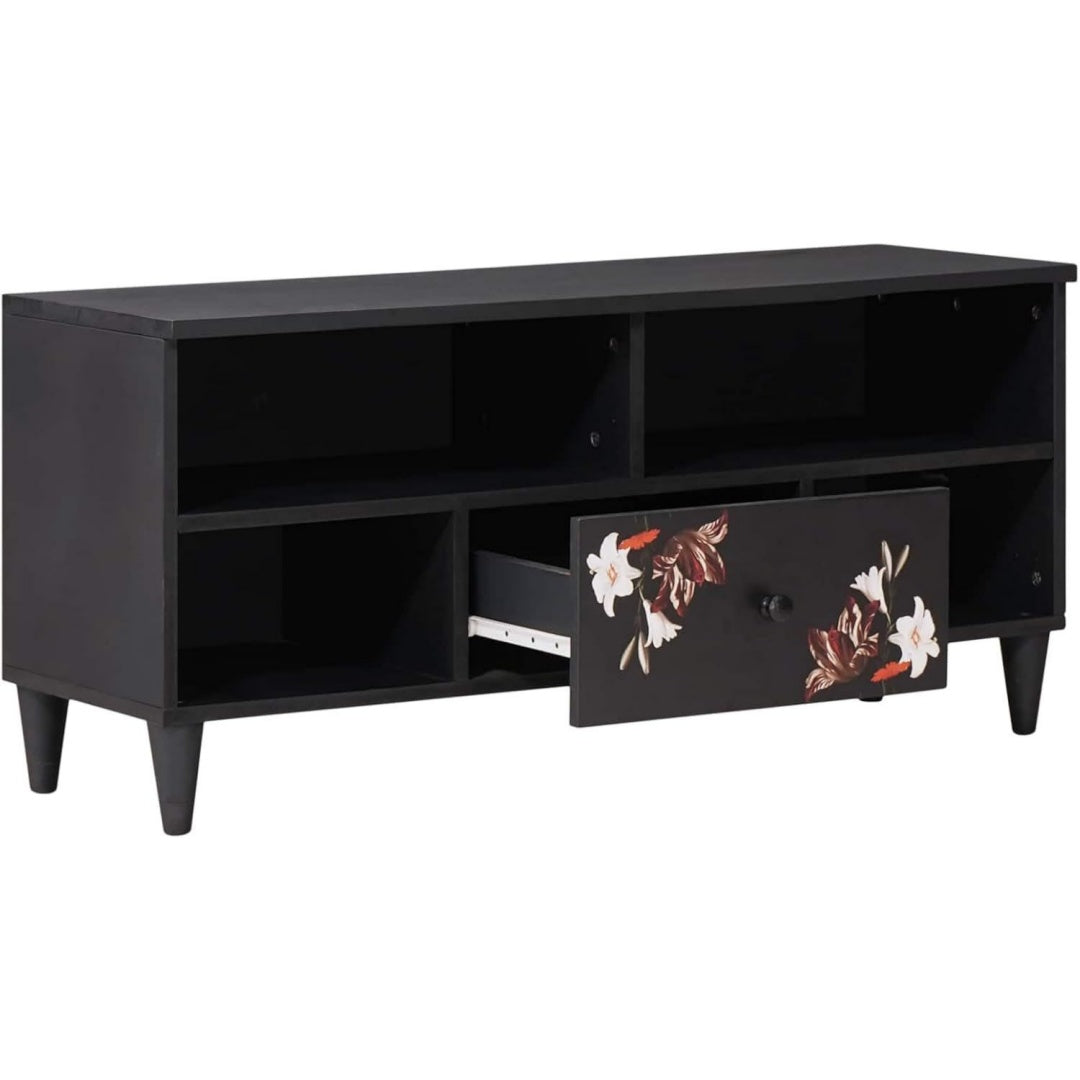 Das Sideboard nimmt mit 100 x 33.5 x 46 cm Gestalt an