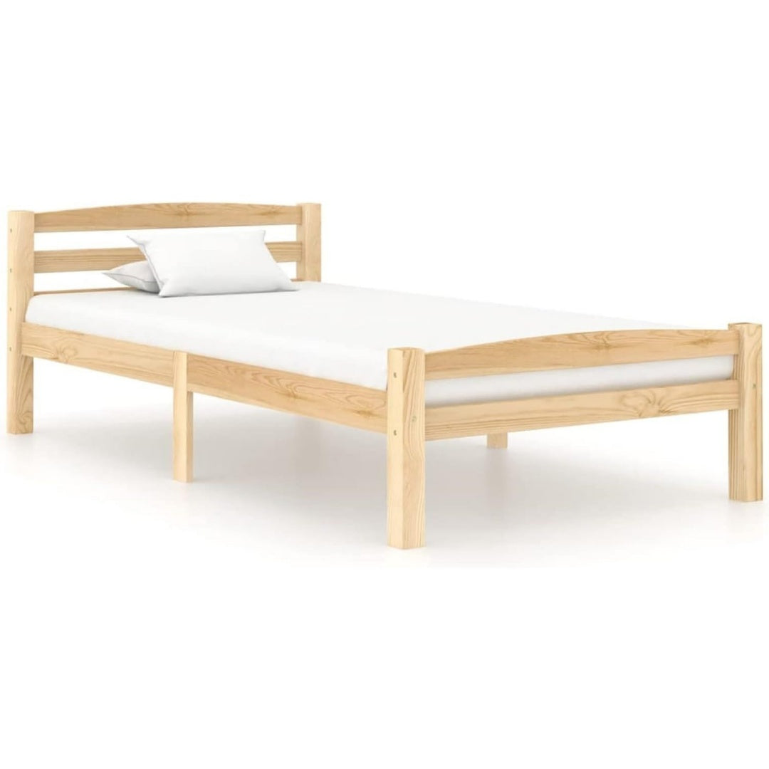 Das Bettgestell misst 90 x 200 cm in Naturbraun